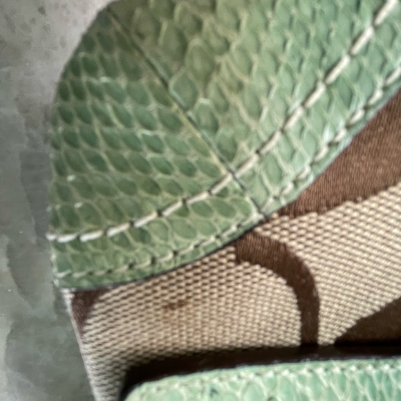 Coach mini hand bag with light green snake skin trim - Picture 3 of 4